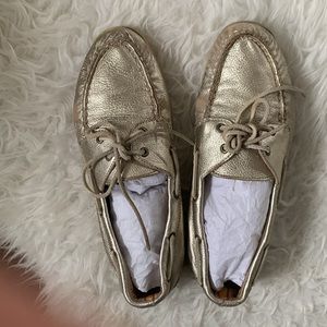 J.CREW / SPERRY gold Topsider casual boat shoe, distressed gold leather, Size 10